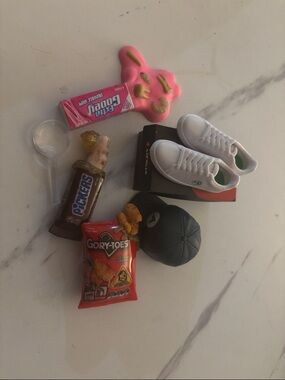 5 surprise zuru mini brands. Sneakers l, hat and gross brands